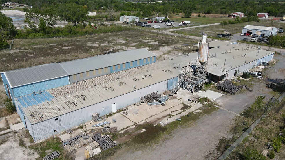 More Photos Of 611 Azalea Dr, Muskogee Warehouse For Sale