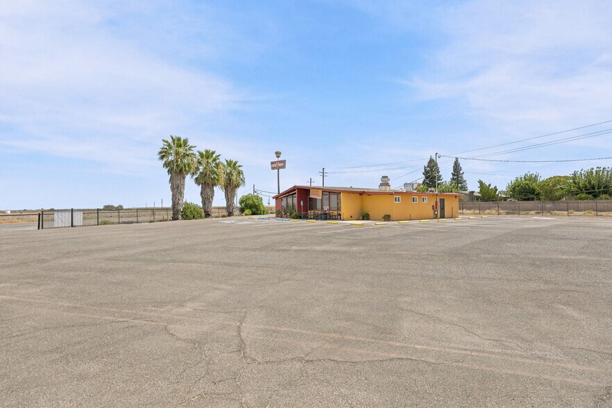 More Photos Of 4930 W County Rd, Dunnigan Hotel For Sale