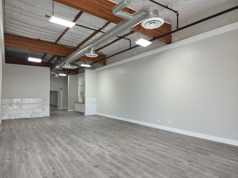 More Photos Of 1459-1523 W Gurley St, Prescott Unknown For Lease