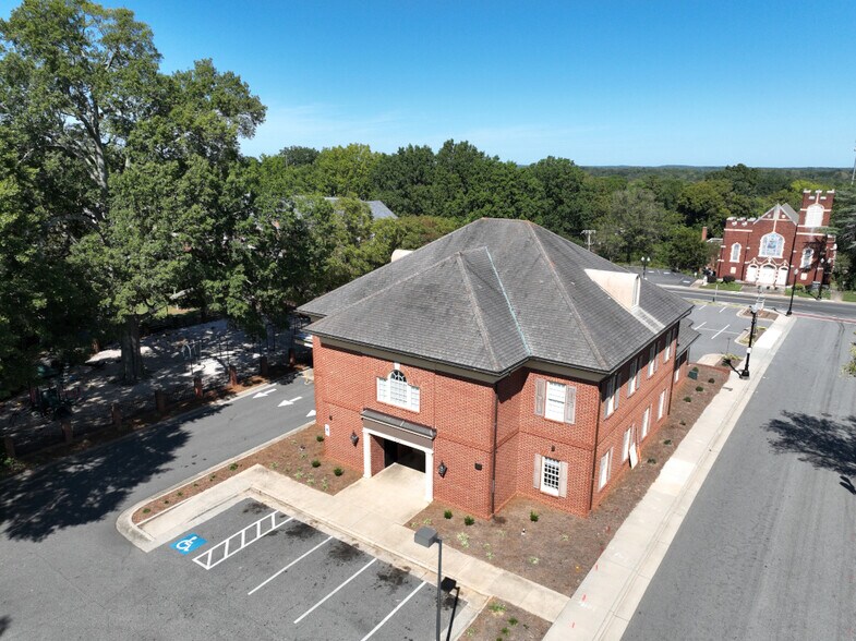 More Photos Of 50 Union St, Concord Bank For Lease