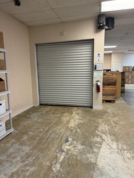 More Photos Of 30798 US Highway 19 N, Palm Harbor Warehouse For Lease