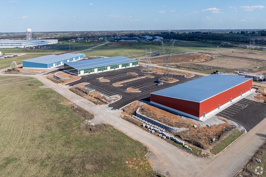 More Photos Of 100 Lacefield, Midway Light Distribution For Sale