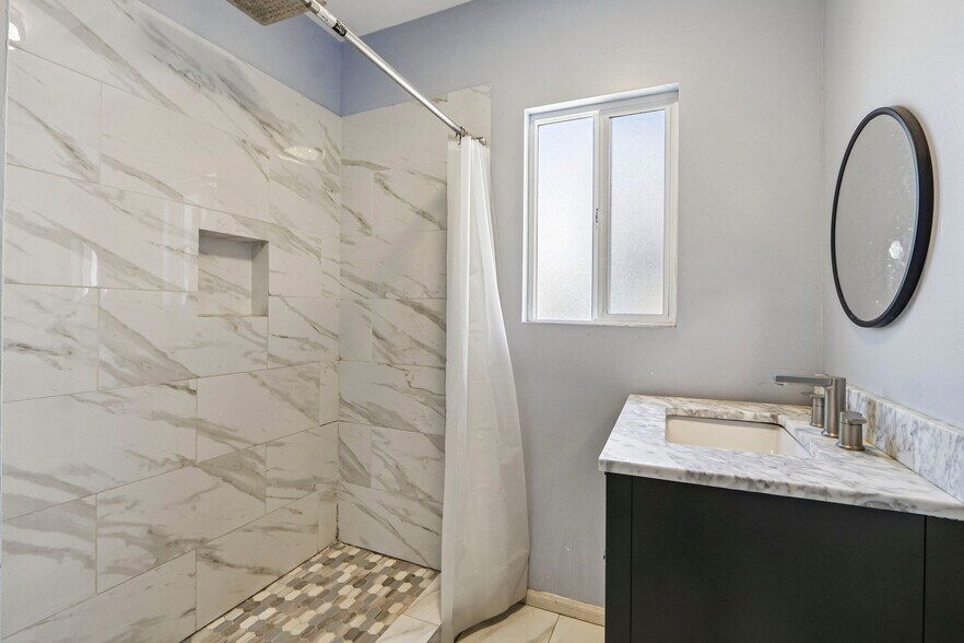 More Photos Of 7315 Woodley Ave, Van Nuys Land For Sale