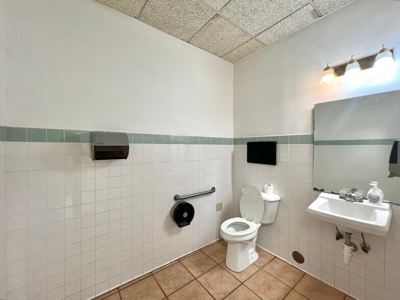 More Photos Of 4908 SW 8th St, Miami Medical For Sale