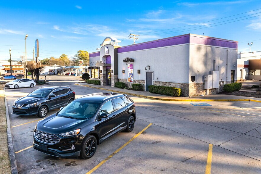 More Photos Of 8108 Geyer Springs Rd, Little Rock Freestanding For Sale