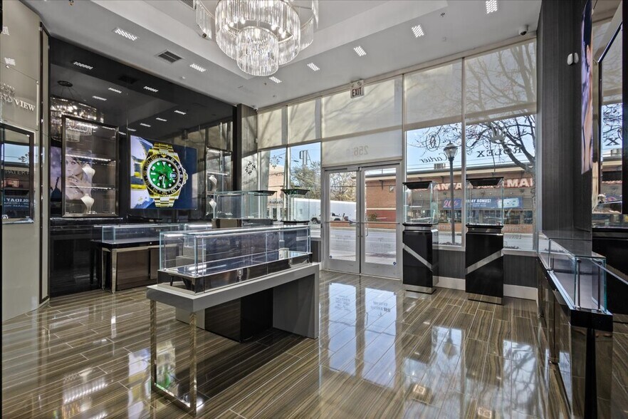 More Photos Of 256 Pharr Rd NE, Atlanta General Retail For Lease