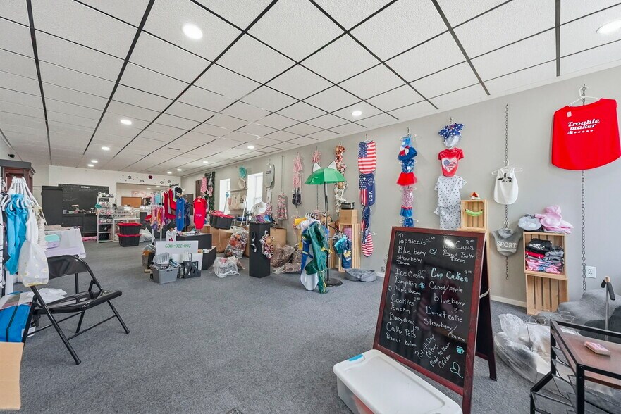 More Photos Of 115 E King St, Garrett General Retail For Sale