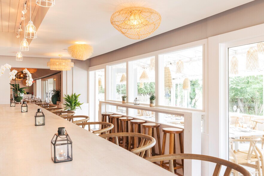 More Photos Of 313 Three Mile Harbor Rd, East Hampton Restaurant For Lease