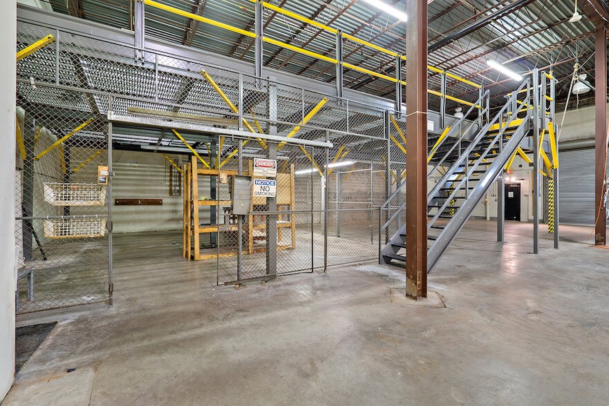 More Photos Of 14325 Willard Rd, Chantilly Office For Lease