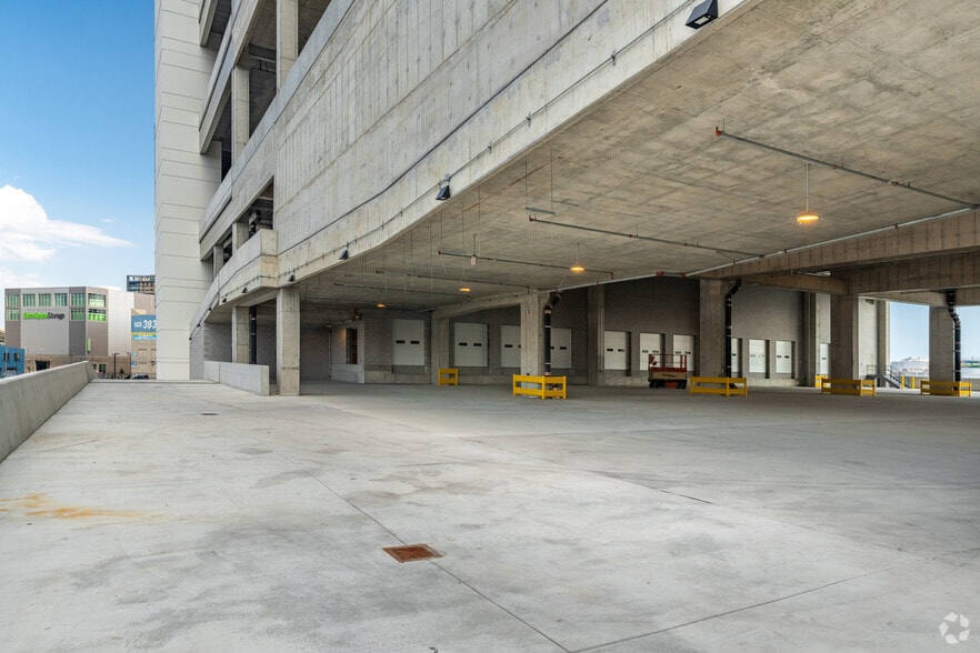 More Photos Of 2890 Review Ave, Long Island City Warehouse For Lease