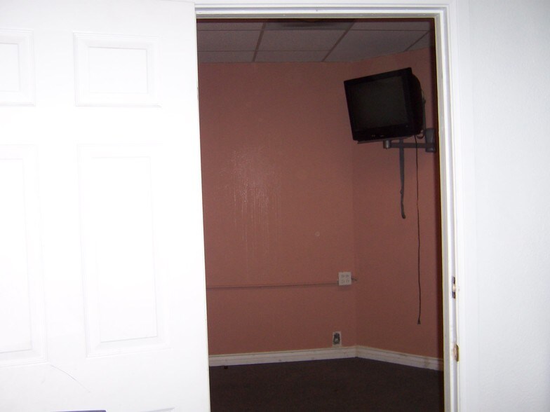 More Photos Of 516 W Lancaster Blvd, Lancaster Freestanding For Lease