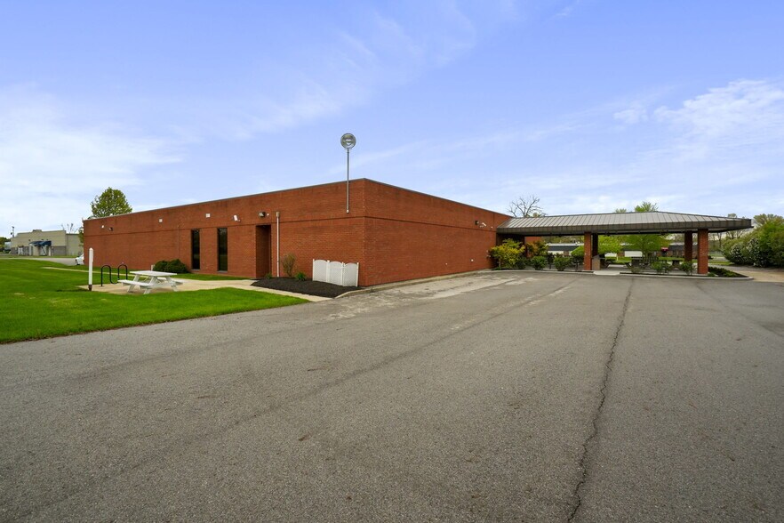 More Photos Of 201 Outerbelt St, Columbus Office For Sale