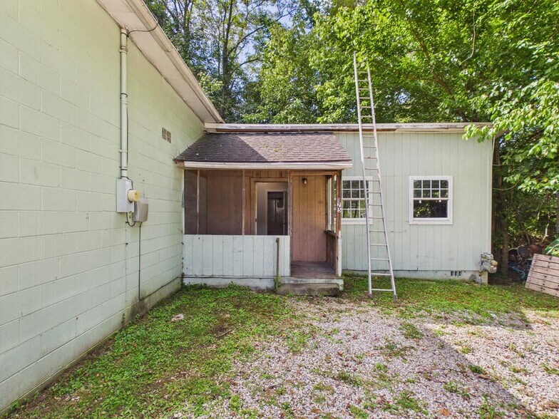 More Photos Of 175 3rd St, Louisa Storefront Retail Residential For Sale