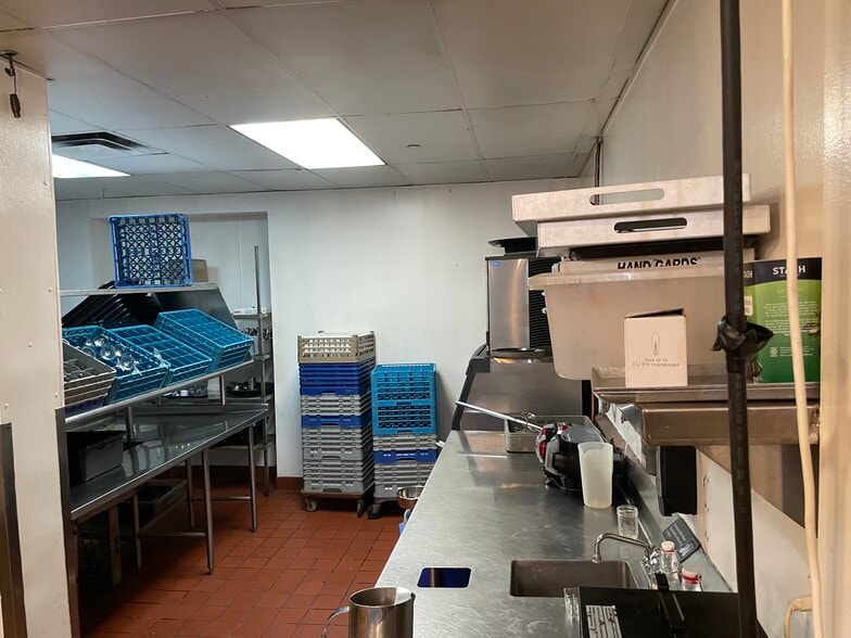More Photos Of 10 W Hubbard St, Chicago Loft Creative Space For Lease