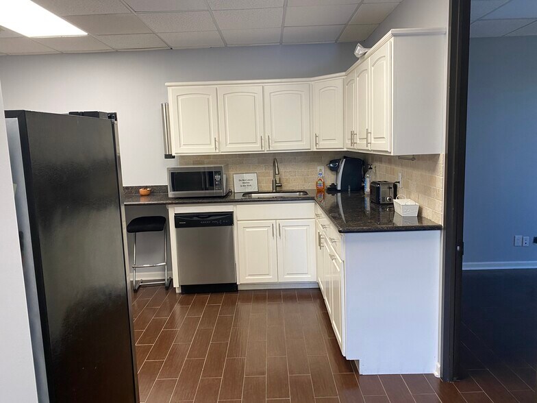 More Photos Of 1345 Campbell Rd, Houston Medical For Lease