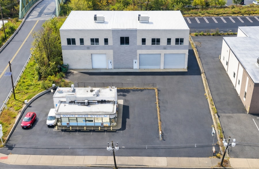 More Photos Of 205 E 1st Ave, Roselle Warehouse For Lease