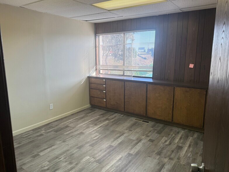 More Photos Of 2702-2714 Country Club Blvd, Stockton Unknown For Lease