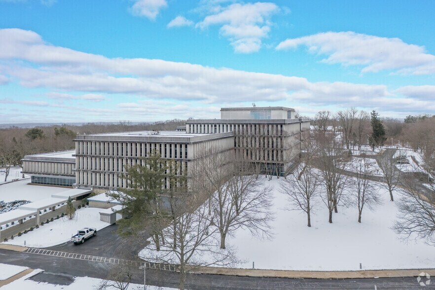 More Photos Of 700 Quaker Ln, Warwick Office For Lease