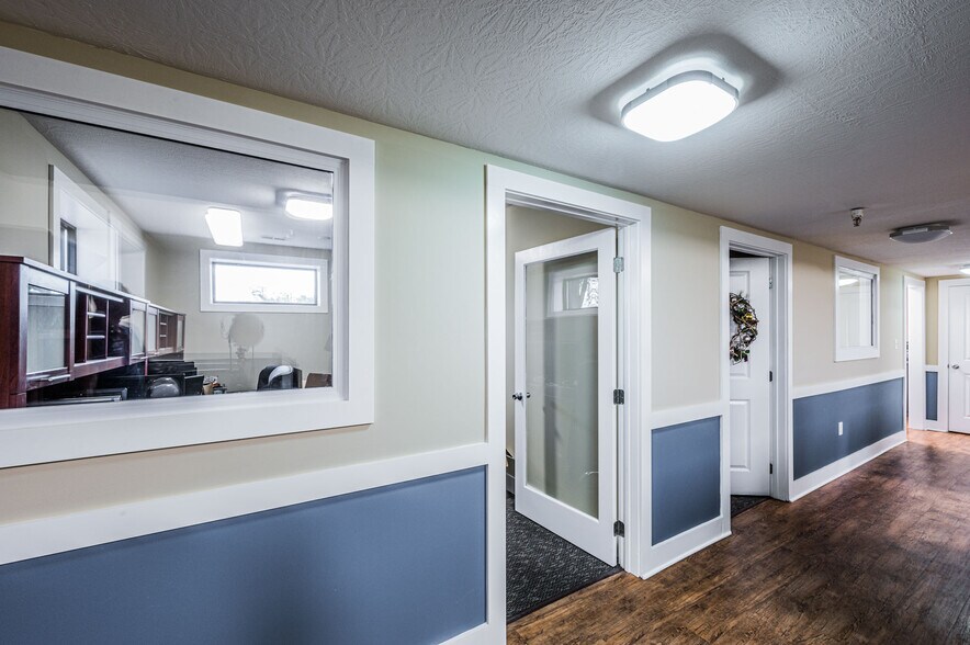 More Photos Of 1502 Westen St, Bowling Green Office For Sale