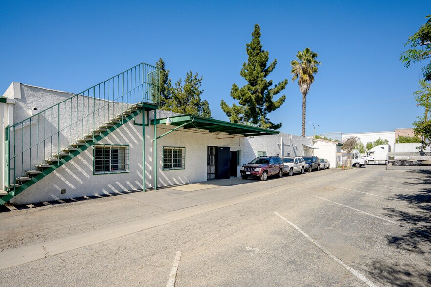 More Photos Of 1570 W Mission Blvd, Pomona Manufacturing For Lease
