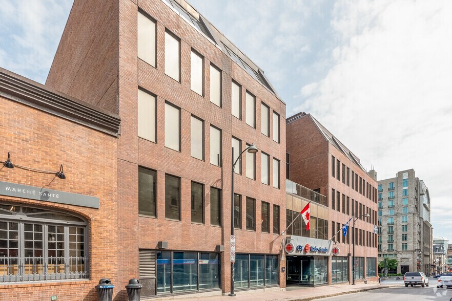 More Photos Of 888 Rue Saint-Jean, Québec Office For Lease