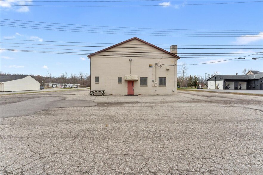 More Photos Of 8840 Macomb St, Grosse Ile General Retail For Sale