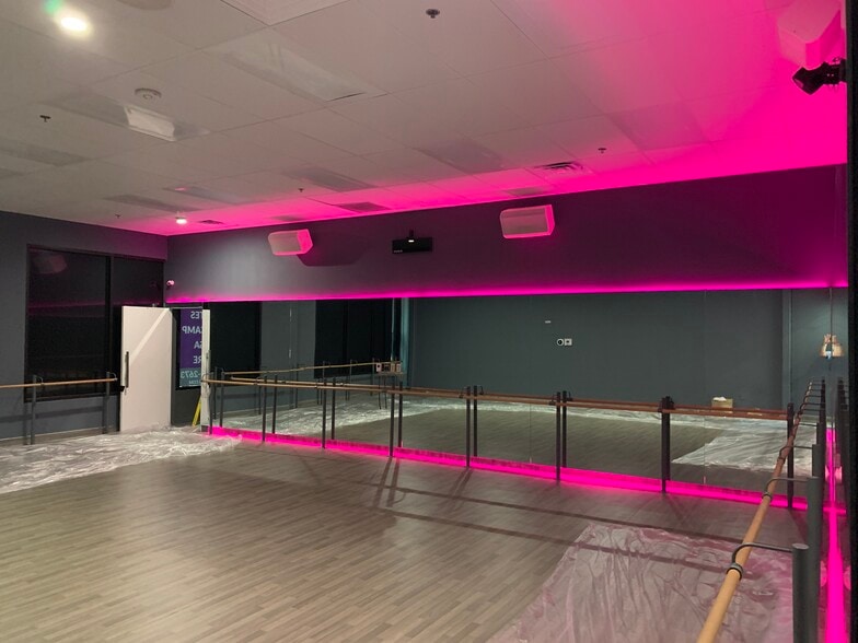 More Photos Of 670 S Green Valley Pky, Henderson Storefront Retail Office For Lease