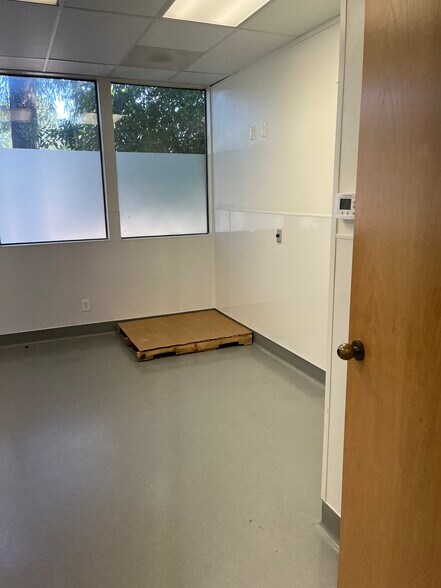 More Photos Of 9123 SE St Helens St, Clackamas Office For Lease