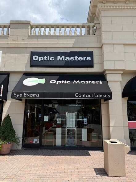 More Photos Of 8025 Jericho Tpke, Woodbury Storefront For Lease