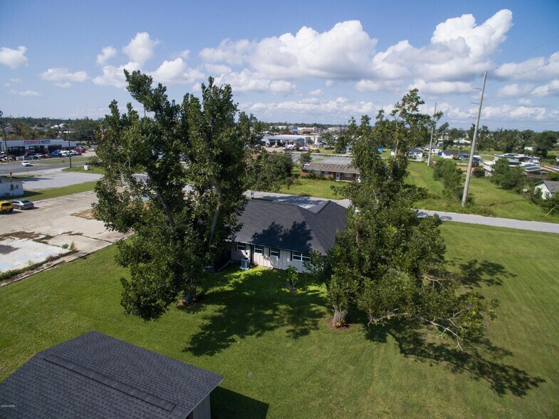 More Photos Of 5618 Lilly St, Panama City Office For Lease