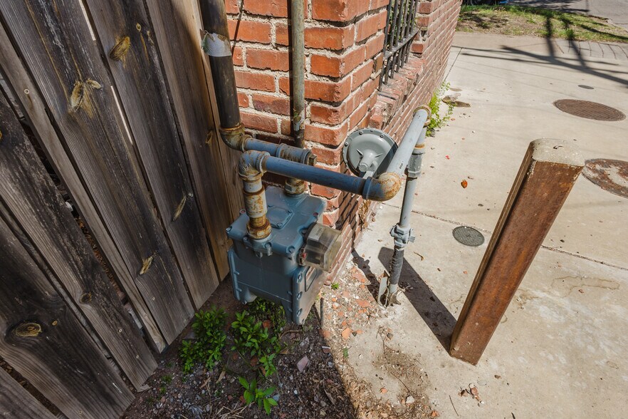 More Photos Of 1001 W Douglas Ave, Wichita Storefront For Sale