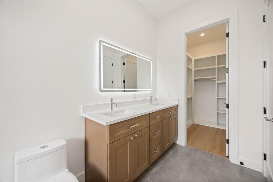 More Photos Of 422 E 41st St, Houston Multifamily For Sale