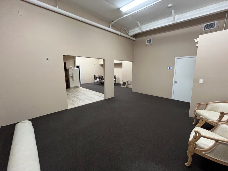 More Photos Of 12155 Metro Pky, Fort Myers Showroom For Sale