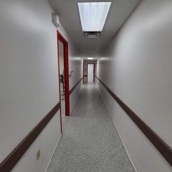 More Photos Of 2400 Pilot Knob Rd, Mendota Heights Light Manufacturing For Lease