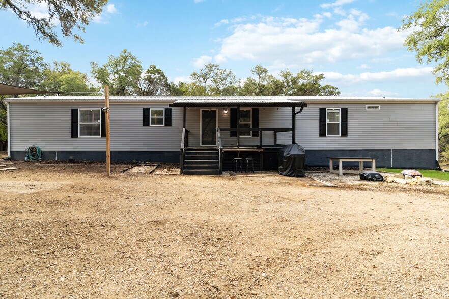 More Photos Of 31604 Rice Rd, Bulverde Flex For Sale