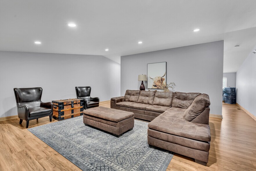 More Photos Of 8 E 3rd Ave, Mount Sterling Specialty For Sale