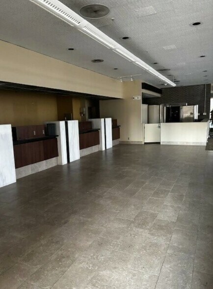 More Photos Of 43 E Main St, Meriden Bank For Lease