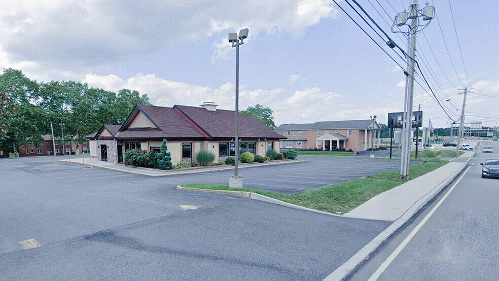 Primary Photo Of 4010 Jonestown Rd, Harrisburg Restaurant For Sale