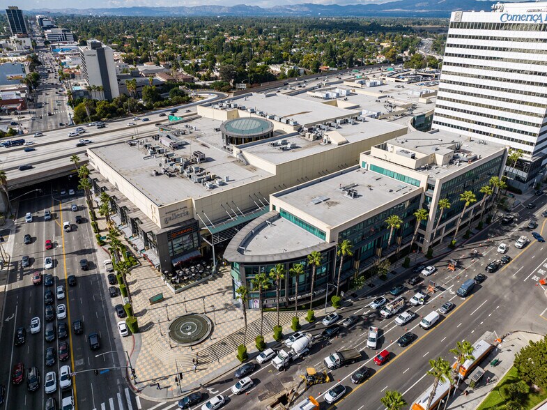 More Photos Of 15301 Ventura Blvd, Sherman Oaks Unknown For Lease