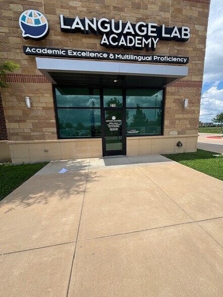 More Photos Of 9560 Legacy Dr, Frisco Office For Sale