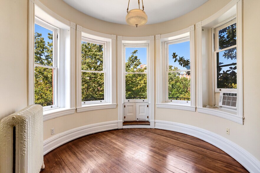 More Photos Of 1633 16th St Nw, Washington Specialty For Lease