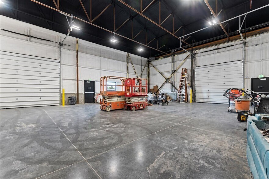 More Photos Of 2945 Badger Dr, Nampa Flex For Lease