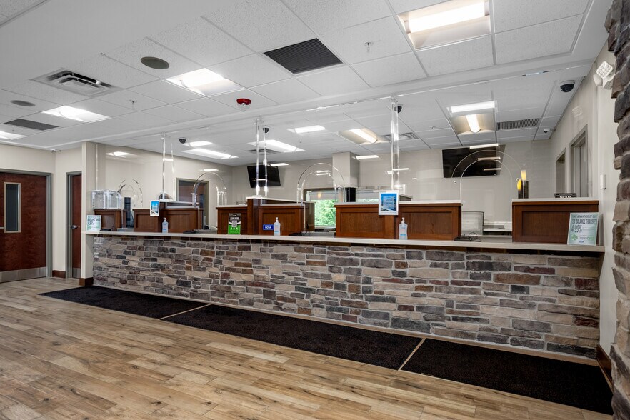 More Photos Of 3020 Orchard Park Rd, Buffalo Office For Sale