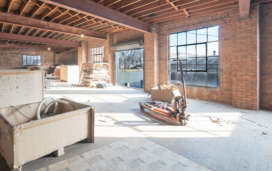 More Photos Of 425 E Front St, Monroe Manufacturing For Lease