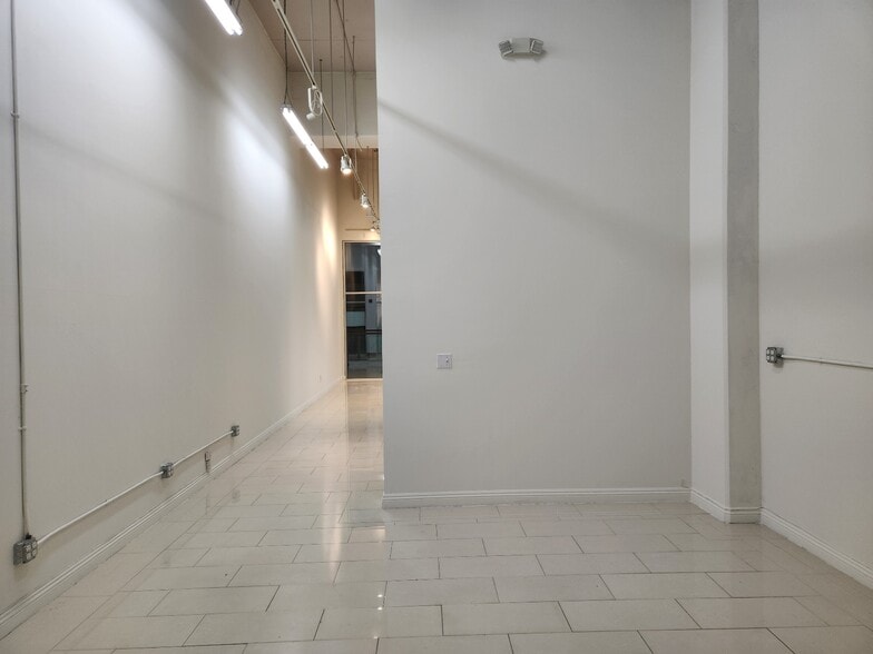 More Photos Of 1458 S San Pedro St, Los Angeles Freestanding For Sale
