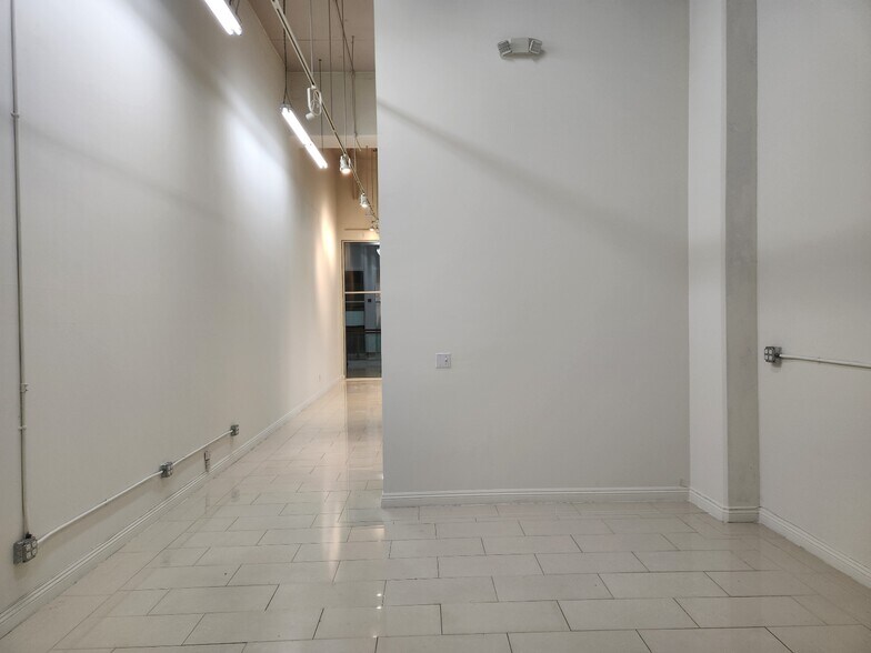 More Photos Of 1458 S San Pedro St, Los Angeles Freestanding For Lease