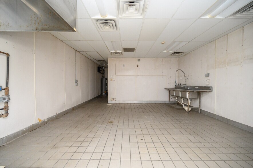 More Photos Of 343 State Route 17, Hasbrouck Heights Fast Food For Lease