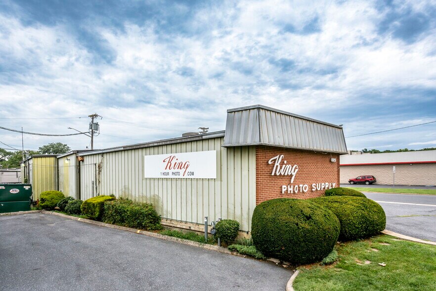 More Photos Of 889 E Market St, Harrisonburg Storefront Retail Office For Sale