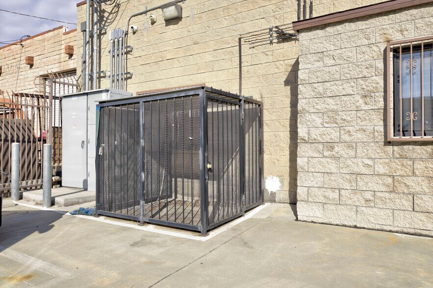 More Photos Of 18417 Bryant St, Northridge Service For Sale