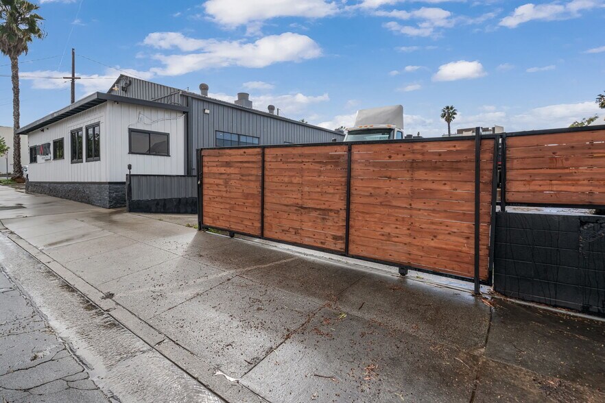 More Photos Of 2637 Saint Louis Ave, Signal Hill Warehouse For Sale